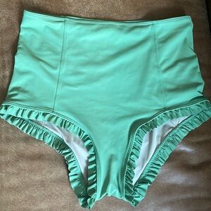 Kortni Jeane pale Green swim bottoms med